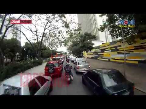 Leia mais sobre o artigo PILOTAGEM SEGURA: DICAS PARA ANDAR NO TRÂNSITO DE MOTO
